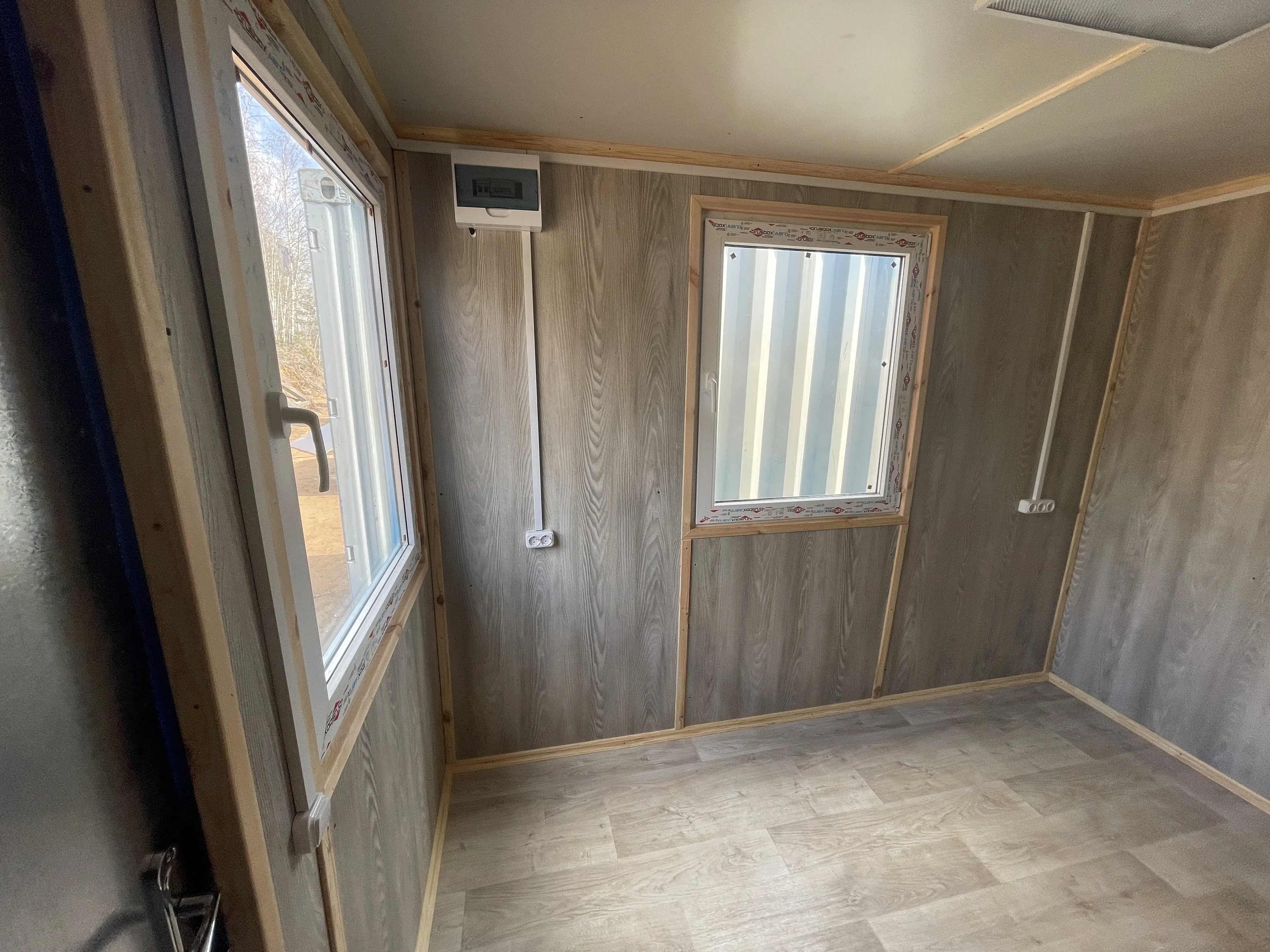 Продажа бытовки из морского контейнера 6x2,5 м с утеплением и отделкой – идеальный офис. 4